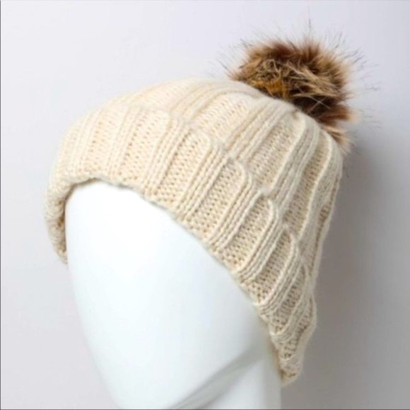 NEW Boutique Cable Knit Faux Fur Pompom Winter Beanie Ivory - Picture 3 of 7